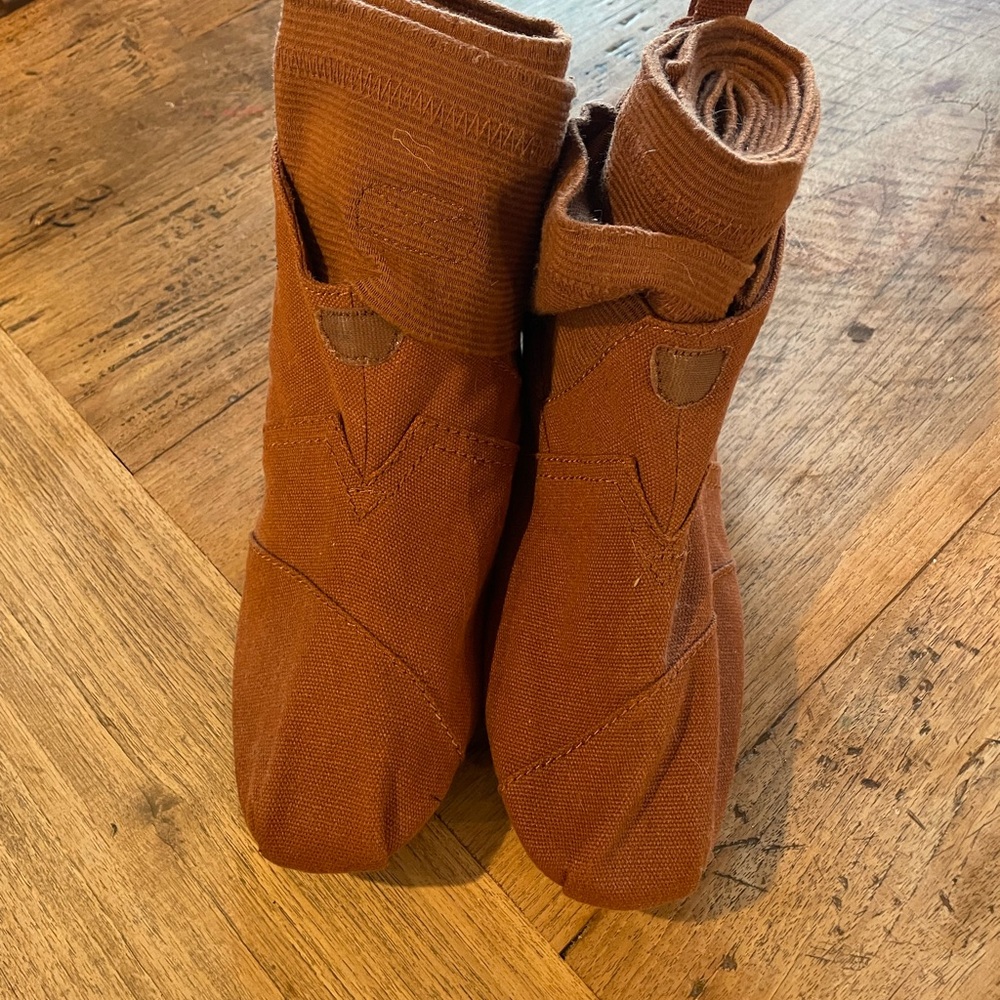 Toms Brown Canvas Ankle Bandage Boots - vintage 2011